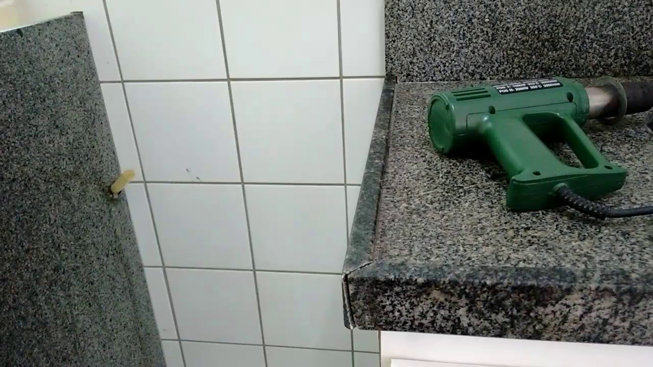 Use Água e Detergente para Limpar a Superfície