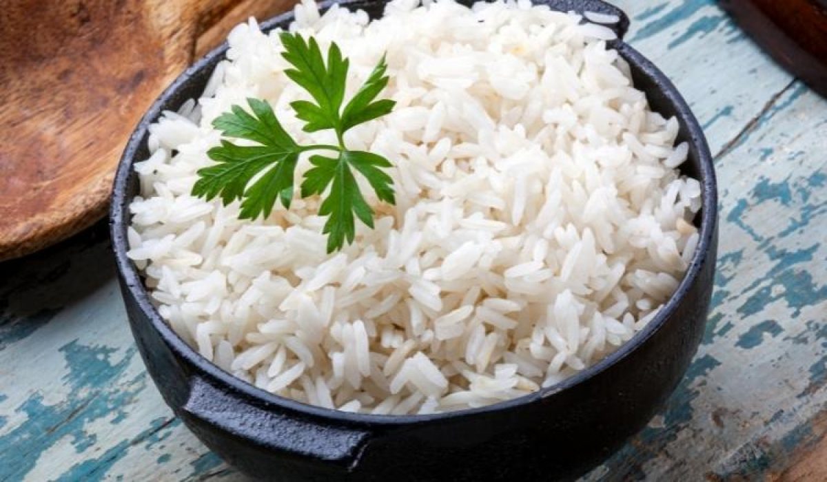 Descarte qualquer arroz com insetos, mofo ou outros contaminantes