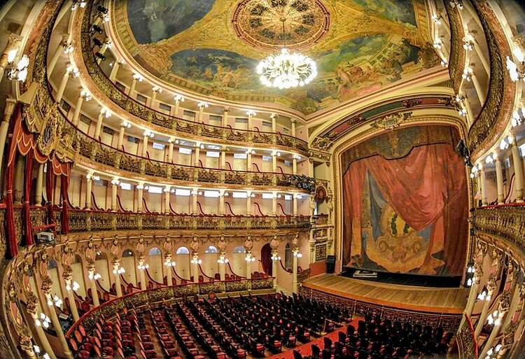 A Importância da Cultura Popular na Evolução do Teatro Brasileiro