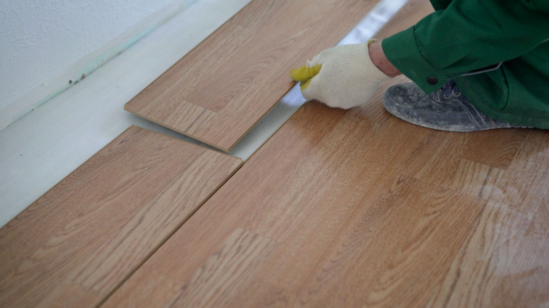 Descubra as Diferenças Entre Piso Vinílico e Laminado